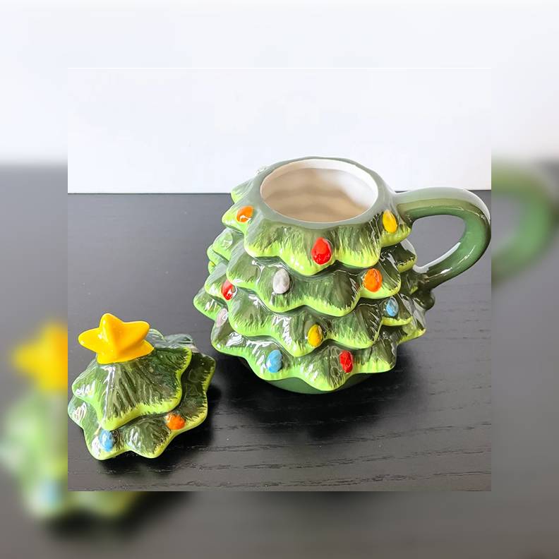 Nostalgic Christmas Tree Mug with Tree Topper Lid