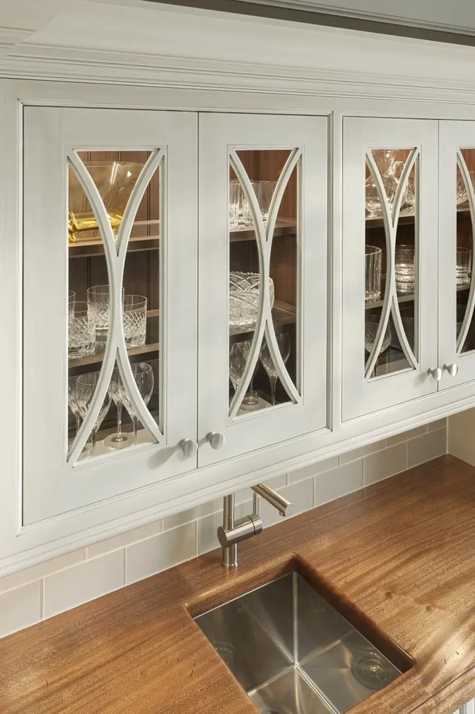 Mullion cabinet door styles
